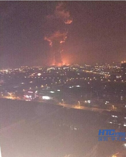 深圳PA视讯官方集团 天津滨海新区码头深夜突发爆炸图片
